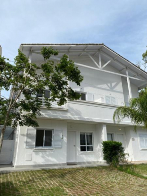 Ampla casa em condomínio resort em Maresias